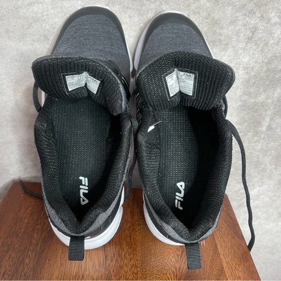 Fila Travalo Grey/Black Big Boys Sneakers Size 5 Like New Worn Once - Picture 4 of 15